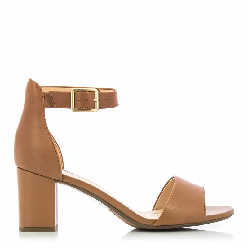 Дамски сандали на ток CLARKS - 26176771 DEVA MAE TAN LEATHER
