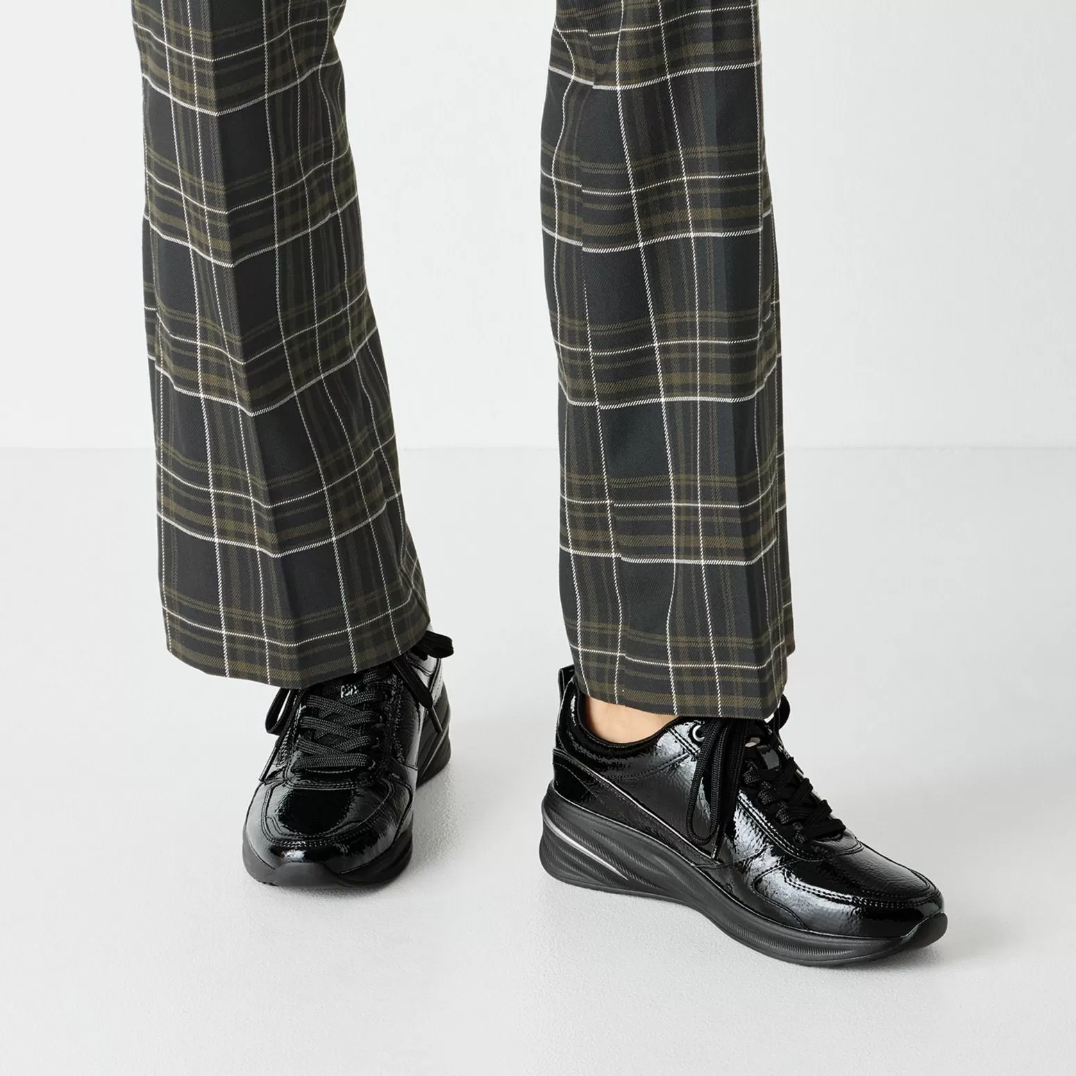 Дамски Сникърс TAMARIS - 1-23754-45-018 BLACK PATENT - Image 6