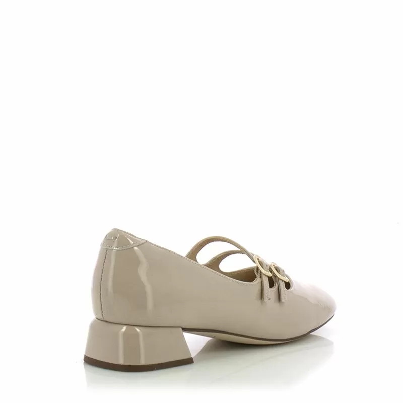 Токчета CLARKS - 26181313 DAISS30 SHINE SAND PATENT - Image 5